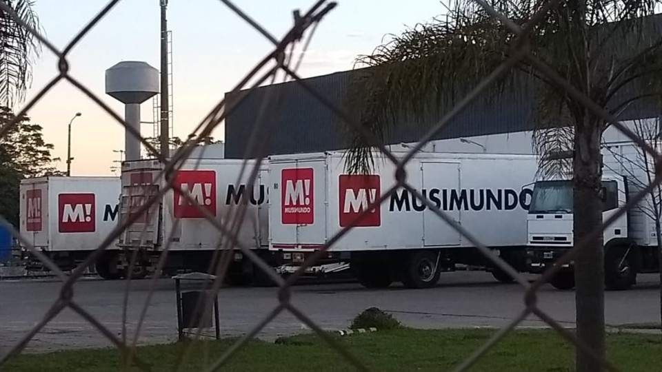 Musimundo cerr su dep sito en Resistencia y dejando en la calle a