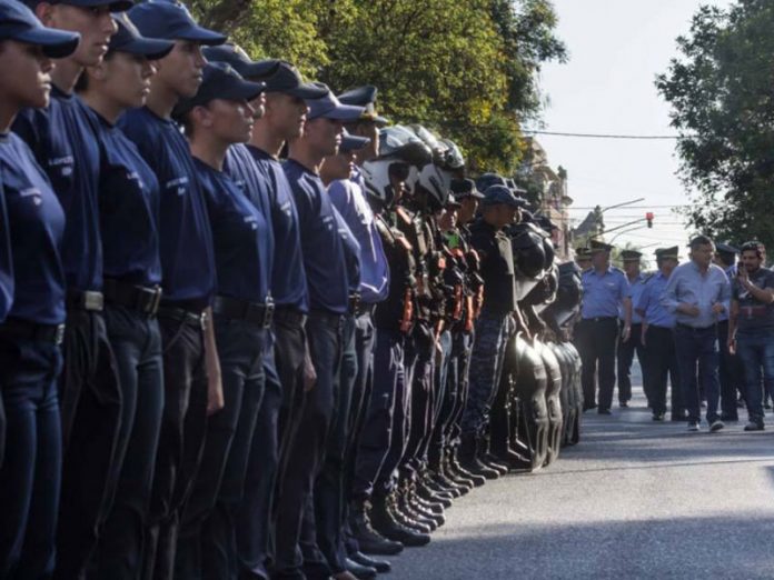 Casi cuatro mil agentes policiales trabajar n durante las