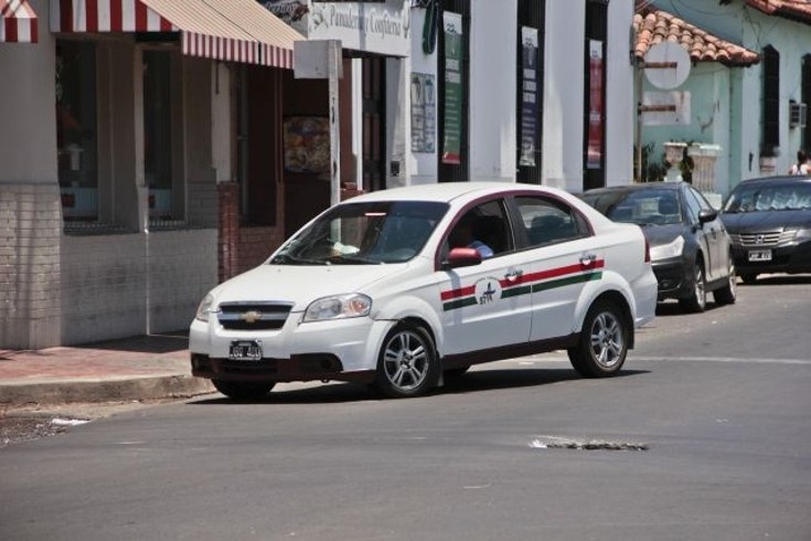 Los remises Chaco Corrientes aplican tarifa de 300 por persona